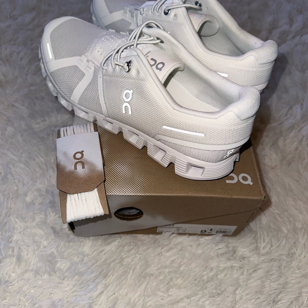 On Running Cloud 5 Undyed White Shoes